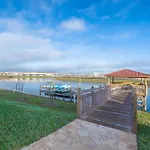 4830Fa Townhouse 4 Bedrooms & 3 Bathrooms + Pool