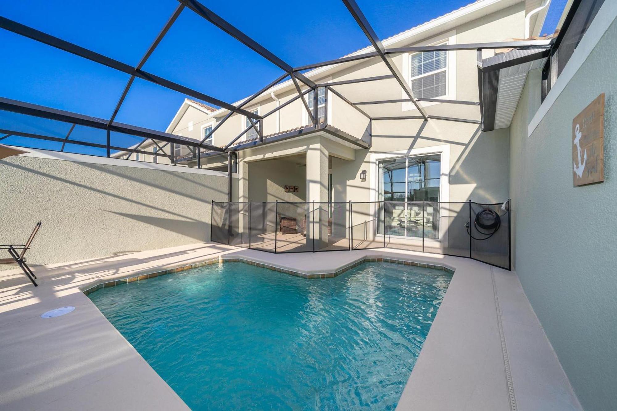 4830fa Townhouse 4 Bedrooms & 3 Bathrooms + Pool *
