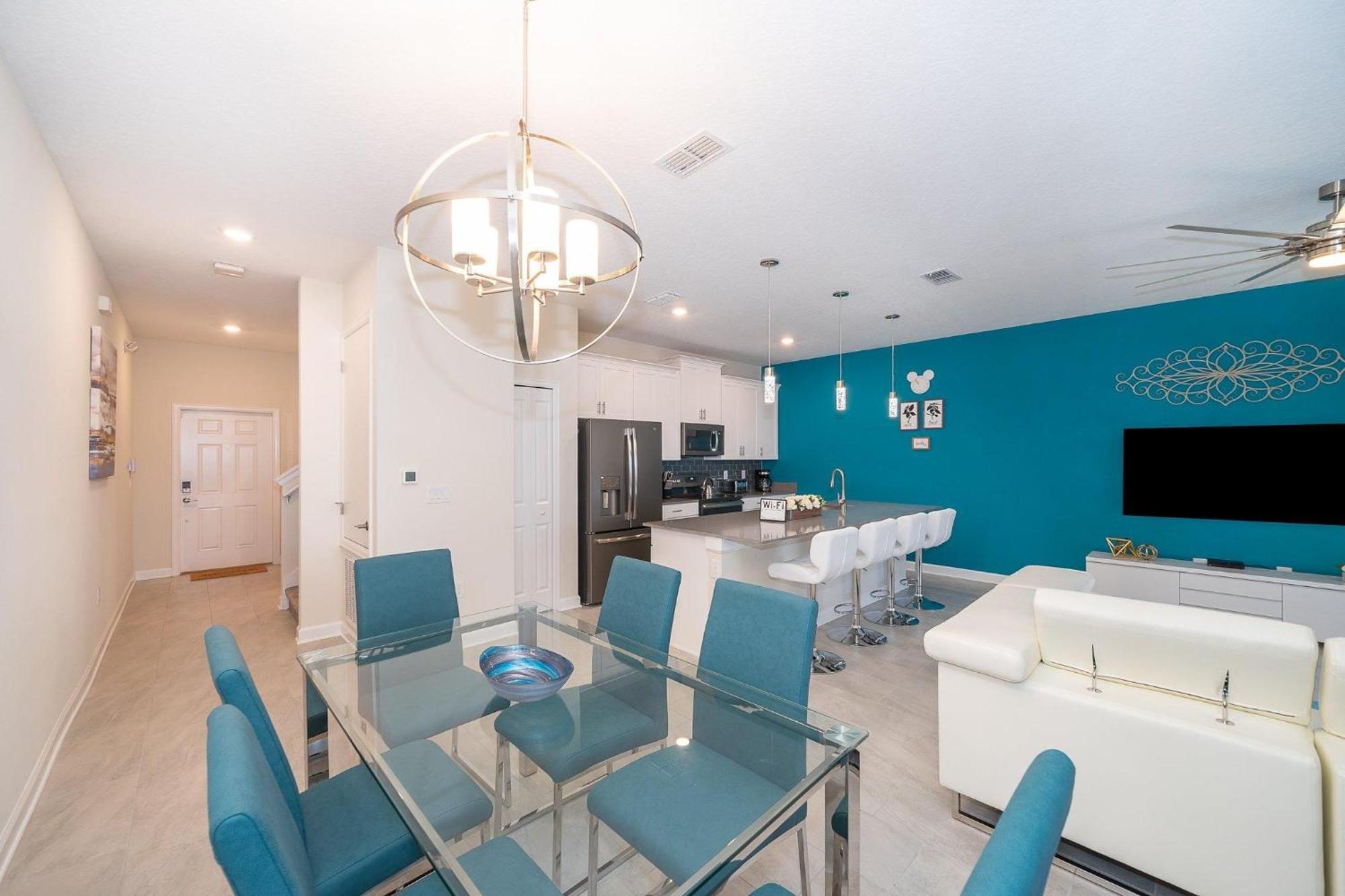 4830fa Townhouse 4 Bedrooms & 3 Bathrooms + Pool *