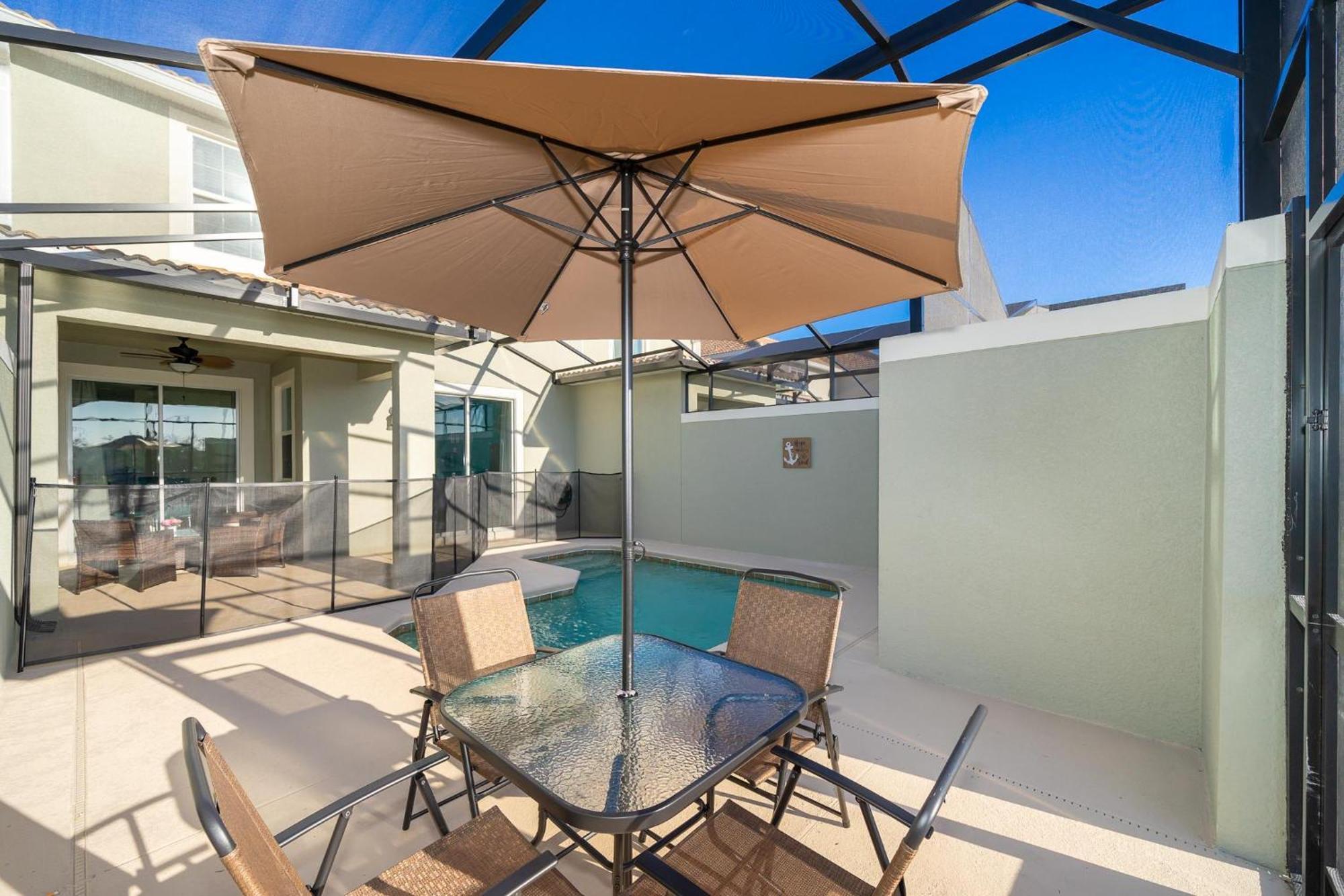 4830fa Townhouse 4 Bedrooms & 3 Bathrooms + Pool Holiday home Kissimmee